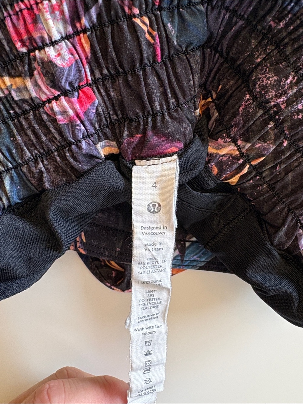 Lululemon Hotty Hot Black Floral Women's Running Shorts size 4 - Picture 5 of 6